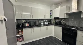 144 Warwick Ave - Image 2