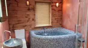 The Old Pottery, Unique Views & Spa-like Bathroom - Image 2