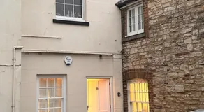 Dorchester Town Centre Entire Apartment - Image 3