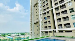 The Grand Palm Retreat with Skyline Suit in GIFT City, 2BHK, Luxurious, Pool, AC, Wifi - Image 3