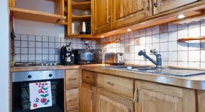 Green Apartment - Image 4