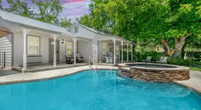 Main Street Retreat #22 - King Bed, On Main St, Shared Hot Tub & Pool - Image 3