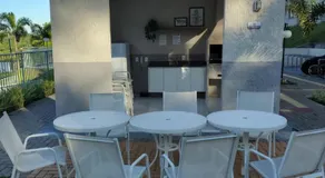 Apartamento térreo, até 6 pessoas , com piscina e próx a praia - Image 4