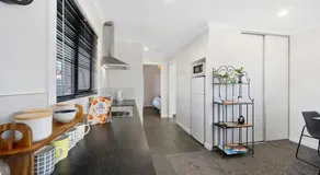Zoo Villas: Villa Giraffe - Central Wynyard - Image 5