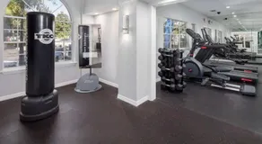 Solara Apartments Spacious 2BR Apartment Sleeps 6 Pet-Friendly - Image 2