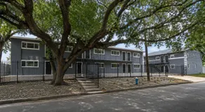 Near NRG Stadium and Medical Center Free Parking Pet Friendly - Image 5