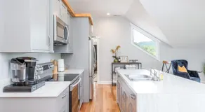 Old Lytle Cove Rd - Upper Unit - Image 5
