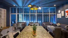 V Hotel - Image 4