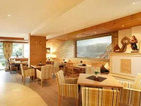 Alphaus Aparthotel - Image 4
