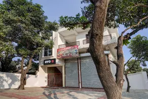 Hotel O by OYO Hira Royal Palace And Lawn - Image 3