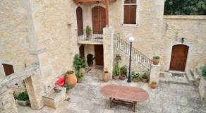 Allaria Villa Traditional Villa - Image 5