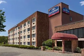 Howard Johnson Hotel South Portland - Image 5