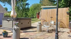 Hot Tub Hideaway - Image 3