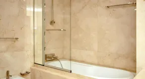 Spacious villa in Santo Tirso with private pool 850 m² and jacuzzi - Image 4