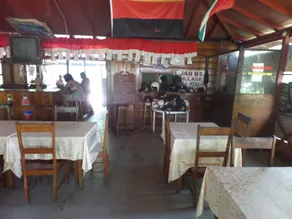 Jah B's Cottages - Image 4
