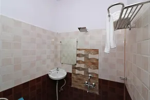 OYO Flagship 13928 Saksham Hotel - Image 5