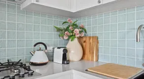Beautiful 2 Bed Apt Walk 5mins Beach 3mins Village - Image 2