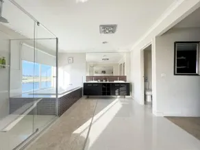 Sapphire Lake Retreat in Point Cook - Image 4