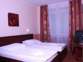Hotel InturPrag - Image 5