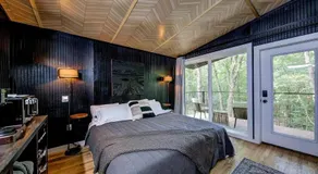 Charming Woodland Cabin Retreat near River and Grasslands in Texas - Image 2