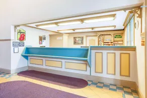 Super 8 by Wyndham Brooklyn - Image 3
