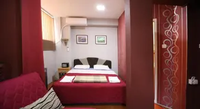 Hostel 42 - Image 2
