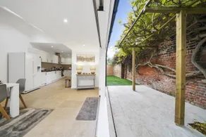 Eton House-Stunning-Castle views-5Bed-Free-Parking - Image 5