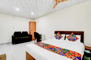 Hotel Omkar & Lodging - Phoenix Market City - Image 2
