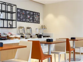 City Comfort Inn Haikou Riyue Plaza Xinhaihang Building - Image 4