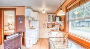Serene Dog-Friendly Cottage - Blocks to Beach & Downtown - Image 3