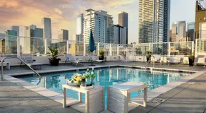Classic Los Angeles Elegance in Downtown, Sleeps 4, Free Parking and 360 Degree View Roof Top Pool! - Image 3