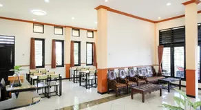 RedDoorz at Jestro Guest House Batu - Image 3
