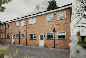 Spacious and Bright 2 Bedroom Apartment, Sleeps 6, 1st Floor with Free Parking, Business and Leisure by Jesswood Properties - Image 1