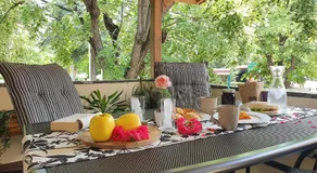 Kamelia guest rooms - Image 3