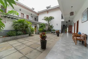 Four Seasons Flower Inn - Image 4