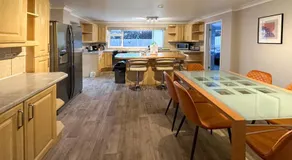 BLUNSDON LODGE - Spacious Bungalow, High Speed Wi-Fi, Free Private Parking, Garden - Image 3
