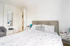 Luton Airport Guest House - Image 2