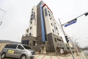 Legend Hotel - Image 4