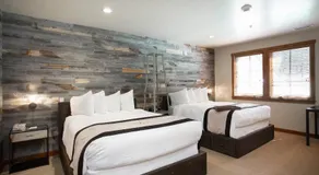 Hotel Room - Silver Baron Lodge - Image 5