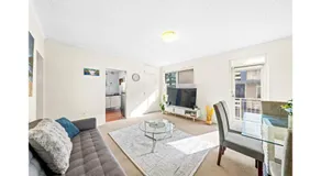 Stylish 2-Bedroom Apt with Balcony & Free Parking - Image 3
