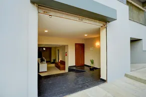 Super Townhouse Oak Turahalli Forestview Bansankari - Image 5
