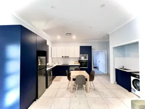 Private Spacious Family Home Near Train Station - Image 3