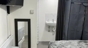 Double room with en-suite - Image 2