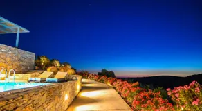 Schinoza Luxury Suites - Image 4