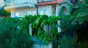 Green Oasis Holiday Home - Image 3