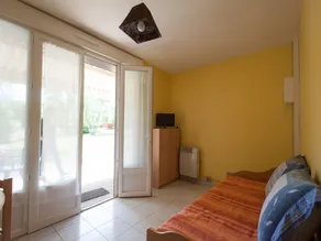 Cosy cottage in Sauze-Vaussais with shared pool - Image 2