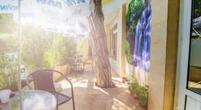 Vida Family Hotel -Top Central Location - Image 4
