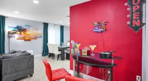 Vacay Spot Gables 4 to 23 Guest GameRoom 2 Kitchens 2 BBQ, 2 BAR, Backyard, Patio, Prime LOC! 6 blocks away from Bars, Nite Clubs, Res, Shops - Image 4