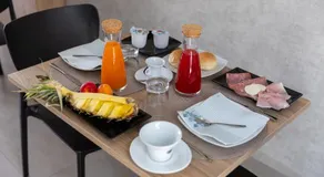 10 Catalani Rooms - Image 4