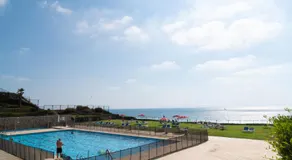 Sea View Stylish 1BR with Balcony by Beachfront Stay - Image 5